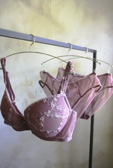 画像7: サイズ限定｜75F.75G【20%OFF】JULIA antique pink B150 | セミソフトブラ・大きいサイズ・B〜Kカップ・アンティークピンク | ewabien エヴァビアン| 輸入下着・高級ランジェリー  (7)