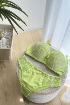 画像20: VIVIANA neongreen B214 | グラマー向けすっぴん美乳ブラ・ストラップ太め・バストサロン推奨・プランジブラ・B〜Hカップ・イエローグリーン | ewabien エヴァビアン| 輸入下着・高級ランジェリー  (20)