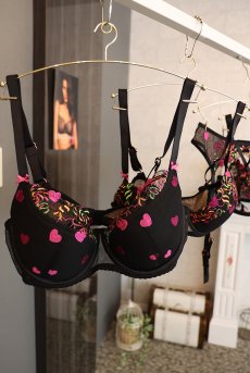 画像16: 在庫限り｜LOLA black-B150 | フルカップ・ワイヤーブラ・セミソフトブラ・大きいサイズ・ブラック| ewabien エヴァビアン| 輸入下着・高級ランジェリー  (16)