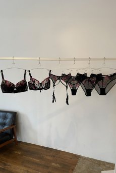 画像16: 在庫限り｜LOLA black-C511｜ブラジリアンショーツ・ブラック | ewabien エヴァビアン【サイズ交換NG・メール便対象】輸入下着・高級ランジェリー  (16)