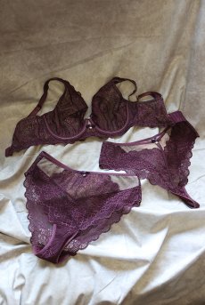 画像15: MARIBEL cherry B862 | ブラレット・フルカップ・パッドなし・ワイヤーブラ・一枚レース・大きいサイズ・バイオレット | ewabien エヴァビアン【サイズ交換OK・メール便対象】 輸入下着・高級ランジェリー  (15)