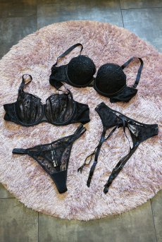 画像14: FIORA black B136 ｜フルカップ・グラマー向け・パッドなし・ワイヤーブラ・一枚レース・ブラック| ewabien エヴァビアン【サイズ交換OK・メール便対象】 輸入下着・高級ランジェリー  (14)