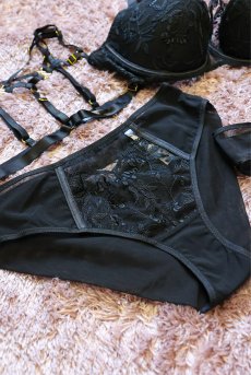 画像18: FIORA black C511｜ブラジリアンショーツ・ブラック | ewabien エヴァビアン【サイズ交換NG・メール便対象】輸入下着・高級ランジェリー  (18)