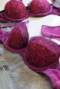 画像14: FIORA fuchsia B214 | 3/4カップ・ワイヤーブラ・グラマー向け・すっぴん美乳ブラ・紫・ピンク| ewabien エヴァビアン【サイズ交換OK】 輸入下着・高級ランジェリー  (14)