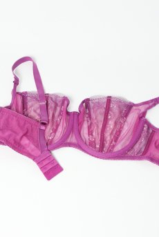 画像12: FIORA fuchsia B136 ｜フルカップ・グラマー向け・パッドなし・ワイヤーブラ・一枚レース・紫・ピンク| ewabien エヴァビアン【サイズ交換OK・メール便対象】 輸入下着・高級ランジェリー  (12)