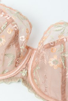 画像9: TRINI beige B161 | フルカップブラ・パッドなし・ワイヤーブラ・一枚レース・大きいサイズ・ベージュ | ewabien エヴァビアン【サイズ交換OK・メール便対象】 輸入下着・高級ランジェリー  (9)