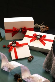 画像2: クリスマス限定ラッピング｜ホワイト・オリジナルBOX｜クリスマスプレゼントに｜ランジェリーのギフト・プレゼント (2)