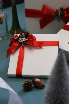 画像3: クリスマス限定ラッピング｜ホワイト・オリジナルBOX｜クリスマスプレゼントに｜ランジェリーのギフト・プレゼント (3)