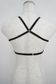 画像9: Deformed Triangle Bra | petit pause | ブラジャー・ノンワイヤーブラ・サテン生地・クロスバック・レーサーバック・ブラック | Kiff  キッフ 【サイズ交換NG・クーポン割引対象外・メール便対象】  日本製   (9)