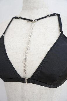 画像12: Deformed Triangle Bra | petit pause | ブラジャー・ノンワイヤーブラ・サテン生地・クロスバック・ブラック | Kiff  キッフ 【サイズ交換NG】   日本製   (12)