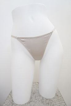 画像16: Waist Harness Tanga | petit pause | ウエストハーネス付きタンガ・Tバックショーツ・サテン生地・ベージュ | Kiff キッフ 【サイズ交換NG・クーポン割引対象外・メール便対象】  日本製   (16)
