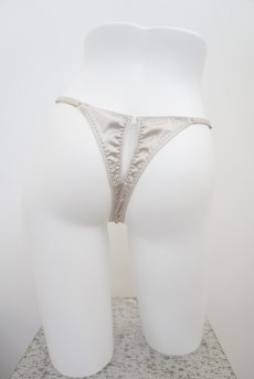 画像17: Waist Harness Tanga | petit pause | ウエストハーネス付きタンガ・Tバックショーツ・サテン生地・ベージュ | Kiff キッフ 【サイズ交換NG・クーポン割引対象外・メール便対象】  日本製   (17)