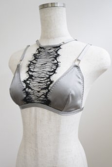 画像11: Triangle Layered Bra | Onde a l'Aube | ブラジャー・ノンワイヤーブラ・サテン生地・レース・グレー | Kiff  キッフ 【サイズ交換NG】   日本製   (11)