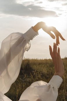 画像9: 【サンプル特別価格】White Cloud Bodysuit|ボディ・シースルー・ホルターネック・パール|ギフトBOX入り|未発表モデル・サンプル・見本品|LA MUSA ラミューザ【即日発送・サイズ交換NG】輸入下着・ 高級ランジェリー   (9)