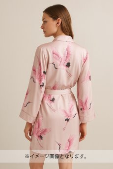 画像2: 【サンプル特別価格】Rose Gold Bird Kimono Robe|ラウンジウェア・ガウン・ウエストベルト付き|ギフトBOX入り|鶴柄プリント・未発表モデル・サンプル・見本品|LA MUSA ラミューザ【即日発送・サイズ交換NG】輸入下着・ 高級ランジェリー   (2)
