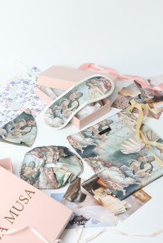 画像2: 【サンプル特別価格】Venus Travel Set|トラベル4点セット・アイマスク・シュシュ・マスク・巾着ポーチ|ギフトBOX入り|ヴィーナスモチーフ・未発表モデル・サンプル・見本品|LA MUSA ラミューザ【即日発送・サイズ交換NG】輸入下着・ 高級ランジェリー   (2)