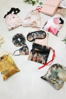 画像9: 【サンプル特別価格】Venus Travel Set|トラベル4点セット・アイマスク・シュシュ・マスク・巾着ポーチ|ギフトBOX入り|ヴィーナスモチーフ・未発表モデル・サンプル・見本品|LA MUSA ラミューザ【即日発送・サイズ交換NG】輸入下着・ 高級ランジェリー   (9)