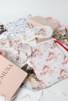 画像2: 【サンプル特別価格】Heaven Travel Set|トラベル4点セット・アイマスク・シュシュ・マスク・巾着ポーチ|ギフトBOX入り|・未発表モデル・サンプル・見本品|LA MUSA ラミューザ【即日発送・サイズ交換NG】輸入下着・ 高級ランジェリー   (2)