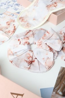 画像4: 【サンプル特別価格】Heaven Travel Set|トラベル4点セット・アイマスク・シュシュ・マスク・巾着ポーチ|ギフトBOX入り|・未発表モデル・サンプル・見本品|LA MUSA ラミューザ【即日発送・サイズ交換NG】輸入下着・ 高級ランジェリー   (4)