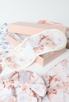 画像5: 【サンプル特別価格】Heaven Travel Set|トラベル4点セット・アイマスク・シュシュ・マスク・巾着ポーチ|ギフトBOX入り|・未発表モデル・サンプル・見本品|LA MUSA ラミューザ【即日発送・サイズ交換NG】輸入下着・ 高級ランジェリー   (5)