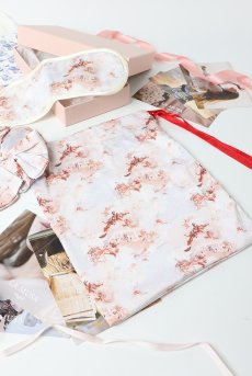 画像6: 【サンプル特別価格】Heaven Travel Set|トラベル4点セット・アイマスク・シュシュ・マスク・巾着ポーチ|ギフトBOX入り|・未発表モデル・サンプル・見本品|LA MUSA ラミューザ【即日発送・サイズ交換NG】輸入下着・ 高級ランジェリー   (6)