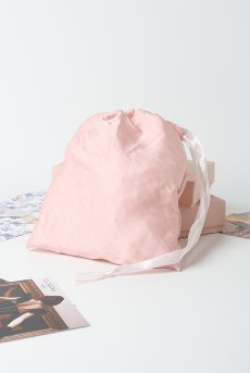 画像1: 【サンプル特別価格】Peonie Lingerie Pouch|ランジェリーポーチ・巾着|ギフトBOX入り|LA MUSAアイコンプリント・未発表モデル・サンプル・見本品|LA MUSA ラミューザ【即日発送・サイズ交換NG】輸入下着・ 高級ランジェリー   (1)