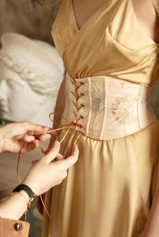 画像19: 【70%OFF】アウトレットSALE｜M｜Golden Hour Dress & Venetian-Gold-Corset｜ロングドレス＆コルセット｜ギフトBOX入り｜未発表モデル・サンプル・見本品｜LA MUSA ラミューザ【即日発送・サイズ交換NG・クーポン適用対象外】輸入下着・ 高級ランジェリー   (19)