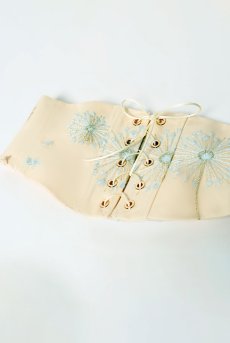 画像8: Venetian-Gold-Corset  | コルセット・クリームベージュ・ボタニカル刺繍・シルク混 | LA MUSA ラミューザ| ラミューザ LA MUSA 輸入下着・ 高級ランジェリー   (8)