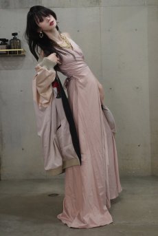 画像4: 在庫限り｜Sunrise-Sky-Dress  | ラップタイプのロングドレス・ピンクベージュ・サテン| LA MUSA ラミューザ| ラミューザ LA MUSA 輸入下着・ 高級ランジェリー  （在庫限り） (4)