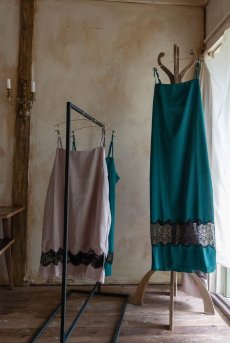 画像9: Cedar Satin Camisole GR  | スリップ・キャミソール・ディープグリーン | Lilose リローズ【サイズ交換NG】   日本製   (9)