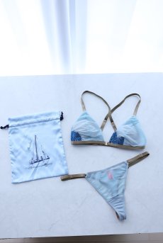 画像3: Lace Weekend Set BLUE MARTINI | ノンワイヤーブラ＆ショーツセット・フロントホック・Tバック・フレンチリバーレース・ペールブルー・ポーチ付き | maimia マイミア【サイズ交換NG・クーポン割引対象外】 日本製・高級ランジェリー   (3)