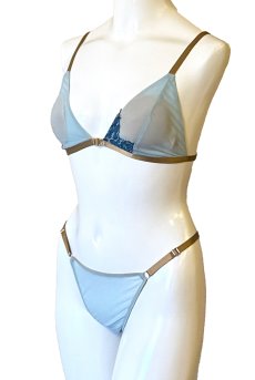 画像8: Lace Weekend Set BLUE MARTINI | ノンワイヤーブラ＆ショーツセット・フロントホック・Tバック・フレンチリバーレース・ペールブルー・ポーチ付き | maimia マイミア【サイズ交換NG・クーポン割引対象外】 日本製・高級ランジェリー   (8)