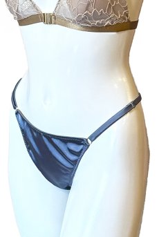 画像11: Luxe Weekend Set AZZURO | ノンワイヤーブラ＆ショーツセット・フロントホック・Tバック・フレンチリバーレース・ブルー×ヌーディベージュ・ポーチ付き | maimia マイミア【サイズ交換NG・クーポン割引対象外】 日本製・高級ランジェリー   (11)