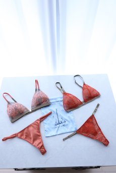 画像6: Luxe Weekend Set  SOLE | ノンワイヤーブラ＆ショーツセット・フロントホック・Tバック・フレンチリバーレース・ブルーグレー×オレンジ・ポーチ付き | maimia マイミア【サイズ交換NG・クーポン割引対象外】 日本製・高級ランジェリー   (6)