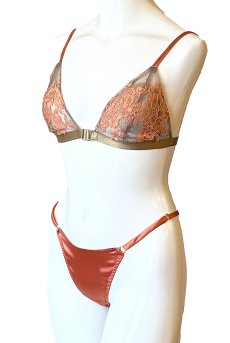 画像8: Luxe Weekend Set  SOLE | ノンワイヤーブラ＆ショーツセット・フロントホック・Tバック・フレンチリバーレース・ブルーグレー×オレンジ・ポーチ付き | maimia マイミア【サイズ交換NG・クーポン割引対象外】 日本製・高級ランジェリー   (8)