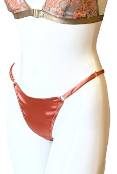 画像12: Luxe Weekend Set  SOLE | ノンワイヤーブラ＆ショーツセット・フロントホック・Tバック・フレンチリバーレース・ブルーグレー×オレンジ・ポーチ付き | maimia マイミア【サイズ交換NG・クーポン割引対象外】 日本製・高級ランジェリー   (12)