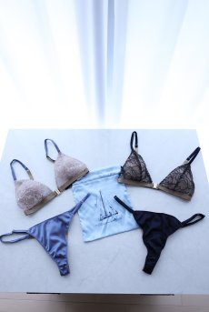 画像6: Luxe Weekend Set  COMPLICE | ノンワイヤーブラ＆ショーツセット・フロントホック・Tバック・フレンチリバーレース・ブラック×ダークネイビー・ポーチ付き | maimia マイミア【サイズ交換NG・クーポン割引対象外】 日本製・高級ランジェリー   (6)