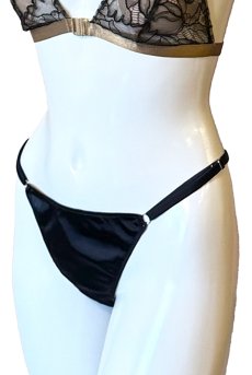画像12: Luxe Weekend Set  COMPLICE | ノンワイヤーブラ＆ショーツセット・フロントホック・Tバック・フレンチリバーレース・ブラック×ダークネイビー・ポーチ付き | maimia マイミア【サイズ交換NG・クーポン割引対象外】 日本製・高級ランジェリー   (12)