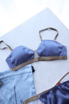 画像3: Lace Driving Set AZZURO| ノンワイヤーブラ＆ショーツセット・ブルー×ホワイト・ポーチ付き | maimia マイミア【サイズ交換NG・クーポン割引対象外】 日本製・高級ランジェリー   (3)