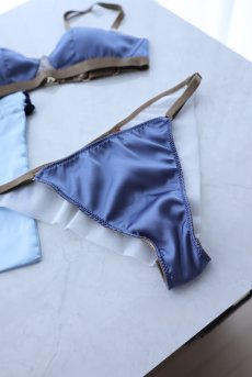 画像4: Lace Driving Set AZZURO| ノンワイヤーブラ＆ショーツセット・ブルー×ホワイト・ポーチ付き | maimia マイミア【サイズ交換NG・クーポン割引対象外】 日本製・高級ランジェリー   (4)