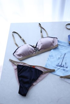 画像5: Lace Driving Set COMPLICE| ノンワイヤーブラ＆ショーツセット・ダークネイビー×ベージュ・ポーチ付き | maimia マイミア【サイズ交換NG・クーポン割引対象外】 日本製・高級ランジェリー   (5)