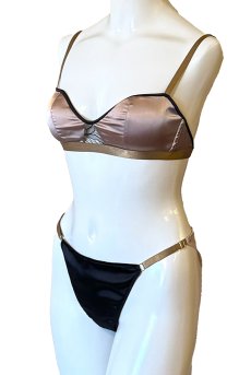 画像8: Lace Driving Set COMPLICE| ノンワイヤーブラ＆ショーツセット・ダークネイビー×ベージュ・ポーチ付き | maimia マイミア【サイズ交換NG・クーポン割引対象外】 日本製・高級ランジェリー   (8)