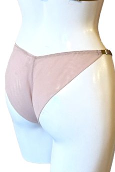 画像13: Lace Driving Set COMPLICE| ノンワイヤーブラ＆ショーツセット・ダークネイビー×ベージュ・ポーチ付き | maimia マイミア【サイズ交換NG・クーポン割引対象外】 日本製・高級ランジェリー   (13)