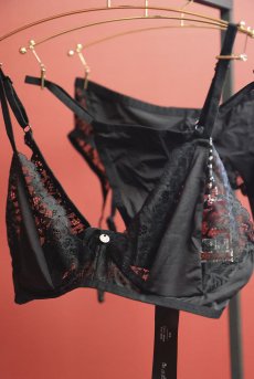 画像27: Bellastia 3-pcs set|ワイヤー入りブラ＆ガーターベルト＆タンガ3点セット・ブラック | obsessive 高級Sexyランジェリー【即日発送・サイズ交換NG】輸入下着・ランジェリー   (27)