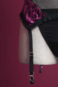 画像25: Rosenty corset |ガーターベルト付きコルセット＆クロッチレスタンガ2点セット・ブラック×ピンク | obsessive 高級Sexyランジェリー【即日発送・サイズ交換NG】輸入下着・ランジェリー   (25)
