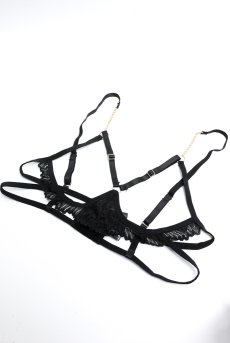 画像14: Matildea Black 2-pcs crotchless set ｜ブラ＆クロッチレスTバックショーツ2点セット（ワイヤーなし・オープンクロッチ・黒） | Obsessive 高級Sexyランジェリー【サイズ交換NG・メール便対象】輸入下着・ランジェリー   (14)