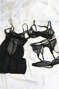 画像27: Nuites 3-pcs  set｜ブラ＆ガーターベルト＆タンガ3点セット（ワイヤーあり・ドット・シースルー・ブラック） | Obsessive 高級Sexyランジェリー【即日発送・サイズ交換NG・メール便対象】輸入下着・ランジェリー   (27)