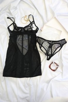 画像10: Nuites crotchless panties |クロッチレスショーツ(ドット・シースルー・ブラック) | Obsessive 高級Sexyランジェリー【即日発送・サイズ交換NG・メール便対象】輸入下着・ランジェリー   (10)
