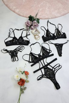 画像25: Keira Lise 2-pcs crotchless set｜ブラ＆クロッチレスタンガ2点セット（ワイヤーなし・オープンバスト・ボンテージ・フェイクレザー・ダブルストラップ・ブラック） | Obsessive 高級Sexyランジェリー【即日発送・サイズ交換NG・メール便対象】輸入下着・ランジェリー   (25)