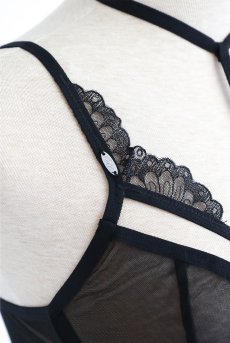 画像35: Premisis Black 3-pcs crotchless set｜ブラ＆チョーカー付きガーターベルト＆クロッチレスタンガ3点セット（ワイヤーあり・シースルー・ブラック） | Obsessive 高級Sexyランジェリー【即日発送・サイズ交換NG・メール便対象】輸入下着・ランジェリー   (35)